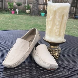 Ruizu loafers.